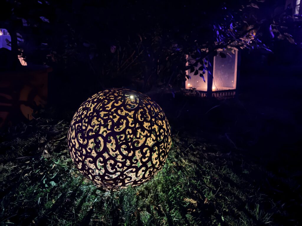 Garten bei Nacht: Fest im Garten von Heinz und Kim mit Lichtinszenierung